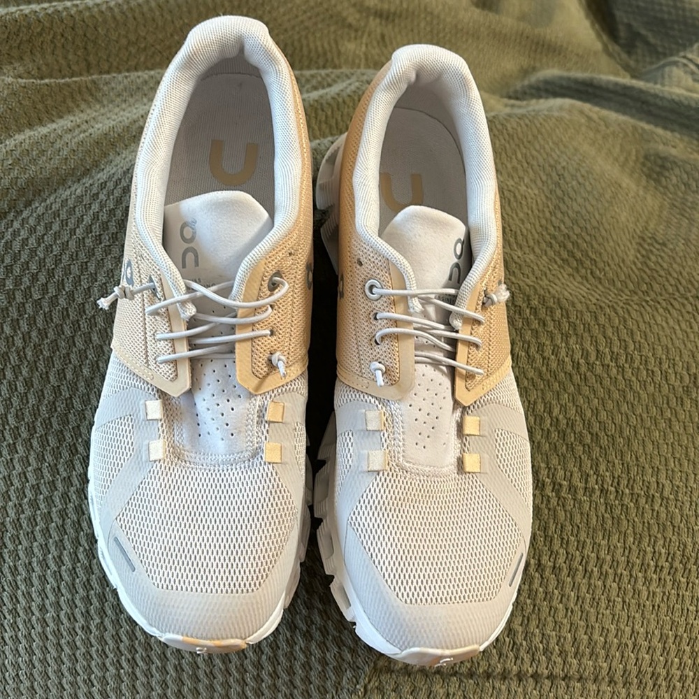 On Cloud 5 Size 9.5 EUR 41